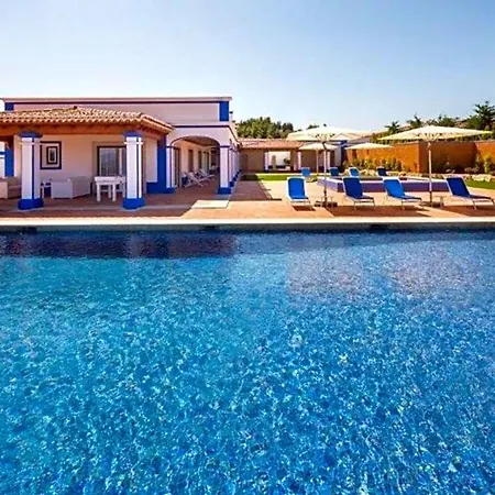 Villa Sleeps 6 Pool Air Con