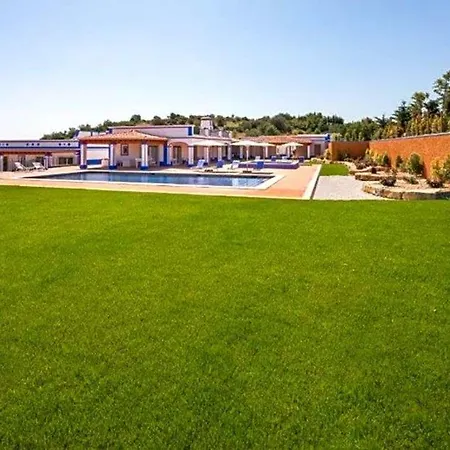 Villa Sleeps 6 Pool Air Con