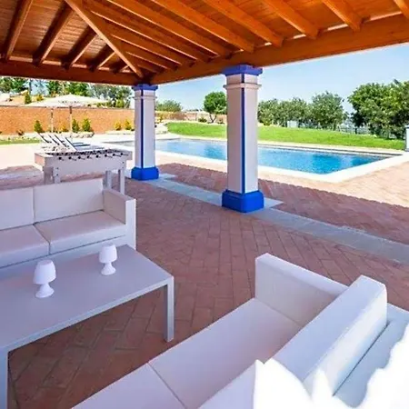 Sleeps 6 Pool Air Con *