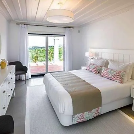 Sleeps 6 Pool Air Con Villa