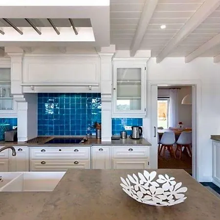 Villa Sleeps 6 Pool Air Con *