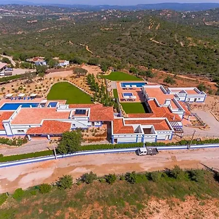 Villa Sleeps 6 Pool Air Con *