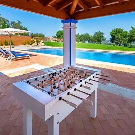Villa Sleeps 6 Pool Air Con *