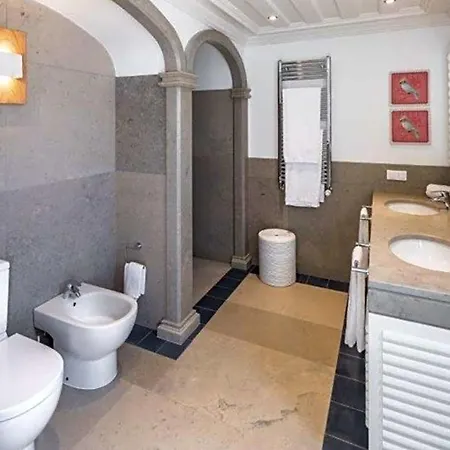 Sleeps 6 Pool Air Con Villa