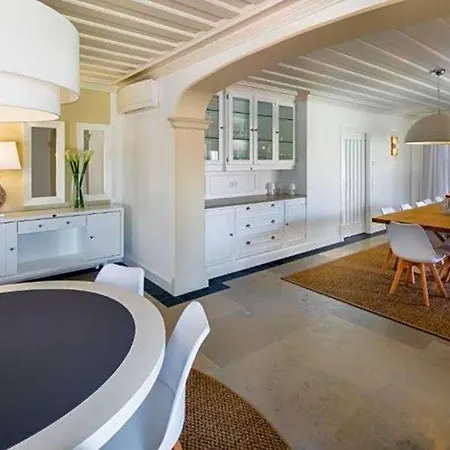 Sleeps 6 Pool Air Con Villa